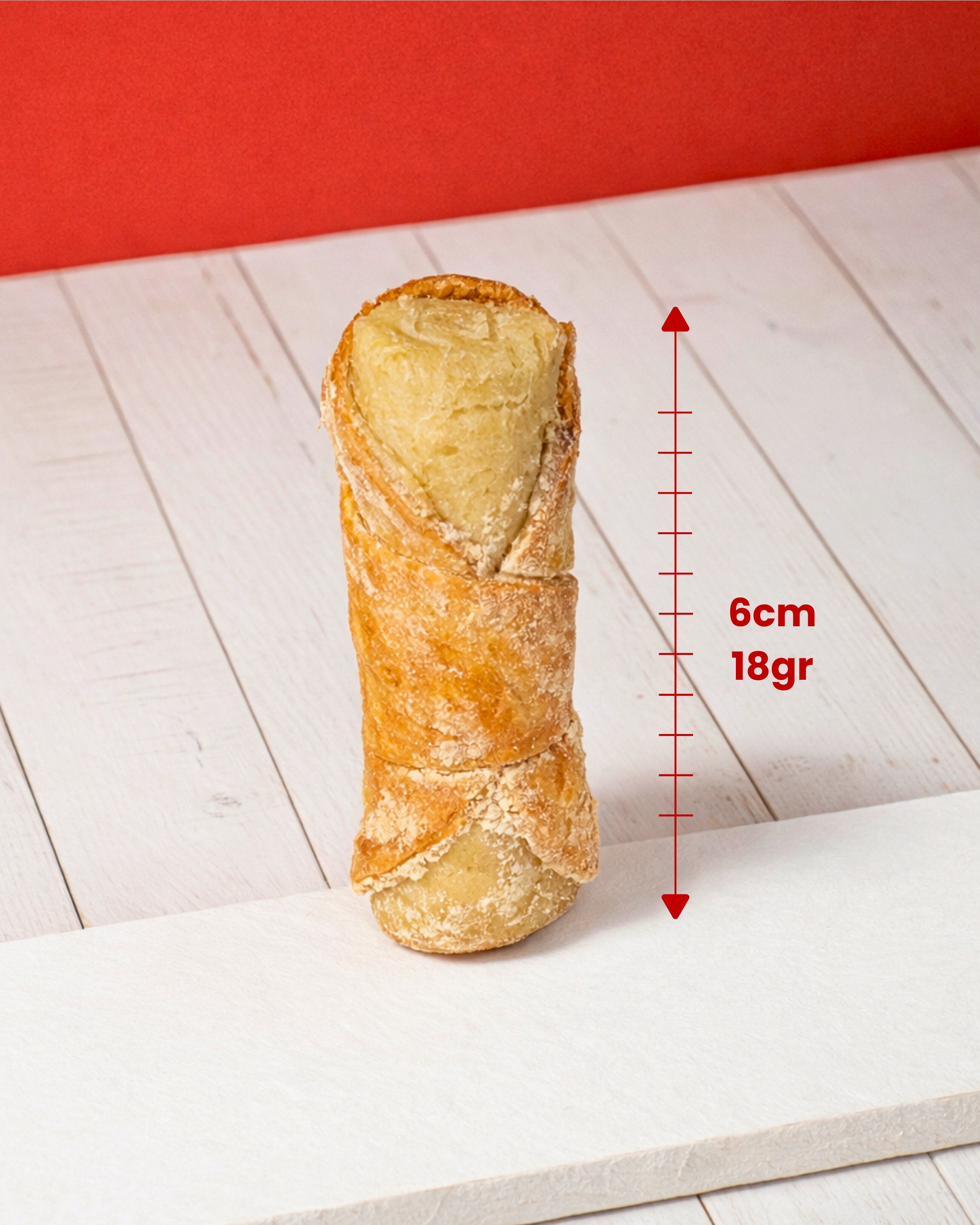 Cannolino Siciliano Pistacho by Medri, a close-up of a traditional Italian pistachio-flavored cannoli dessert with creamy filling.