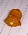 Medri Sfogliatella de Limón, golden Italian pastry with lemon-flavored filling, layered crispy crust, and detailed pastry design.