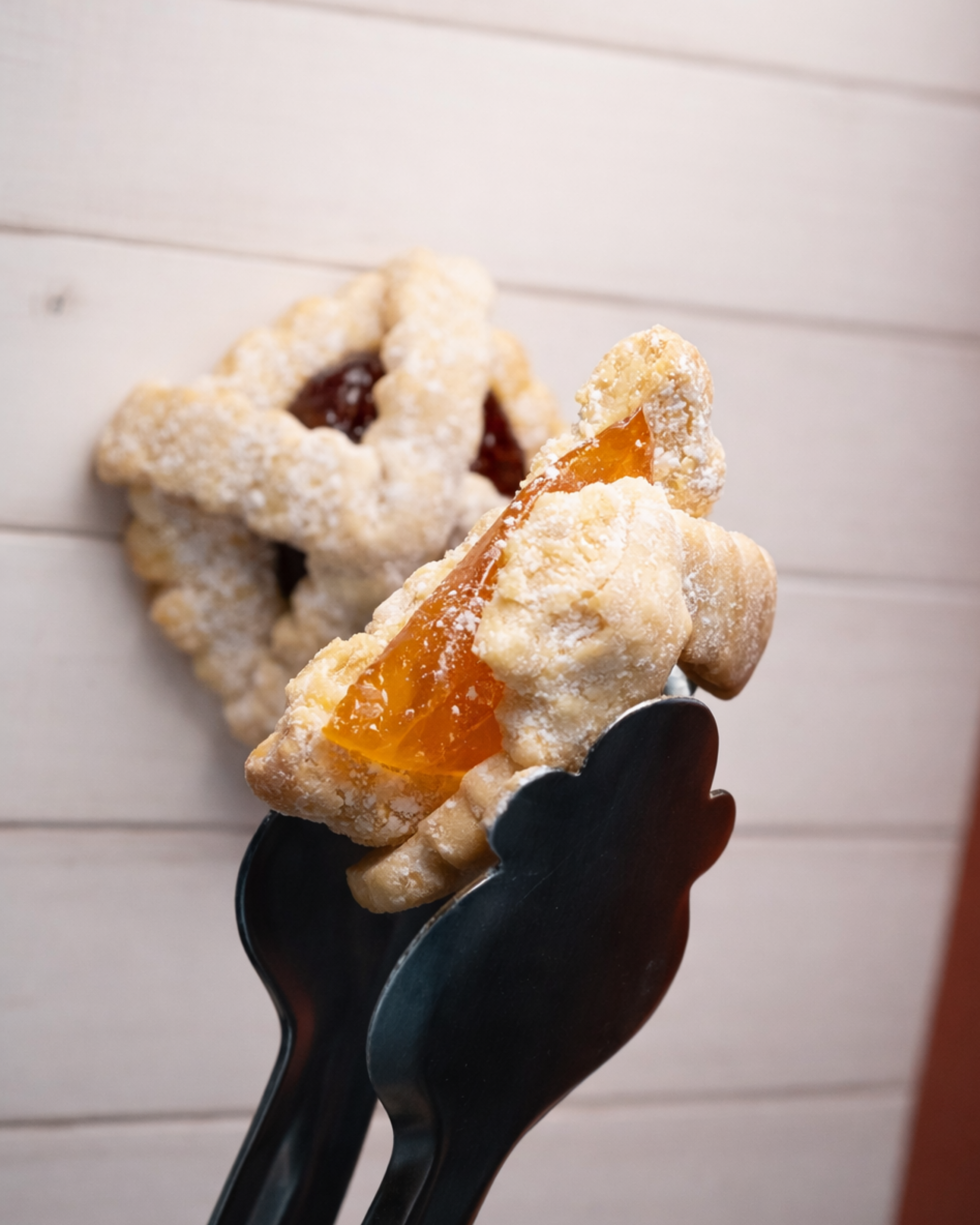 Jar of Rustichelle Marmelada jam from Medri with rustic label and spreadable texture, displayed on a wooden surface.