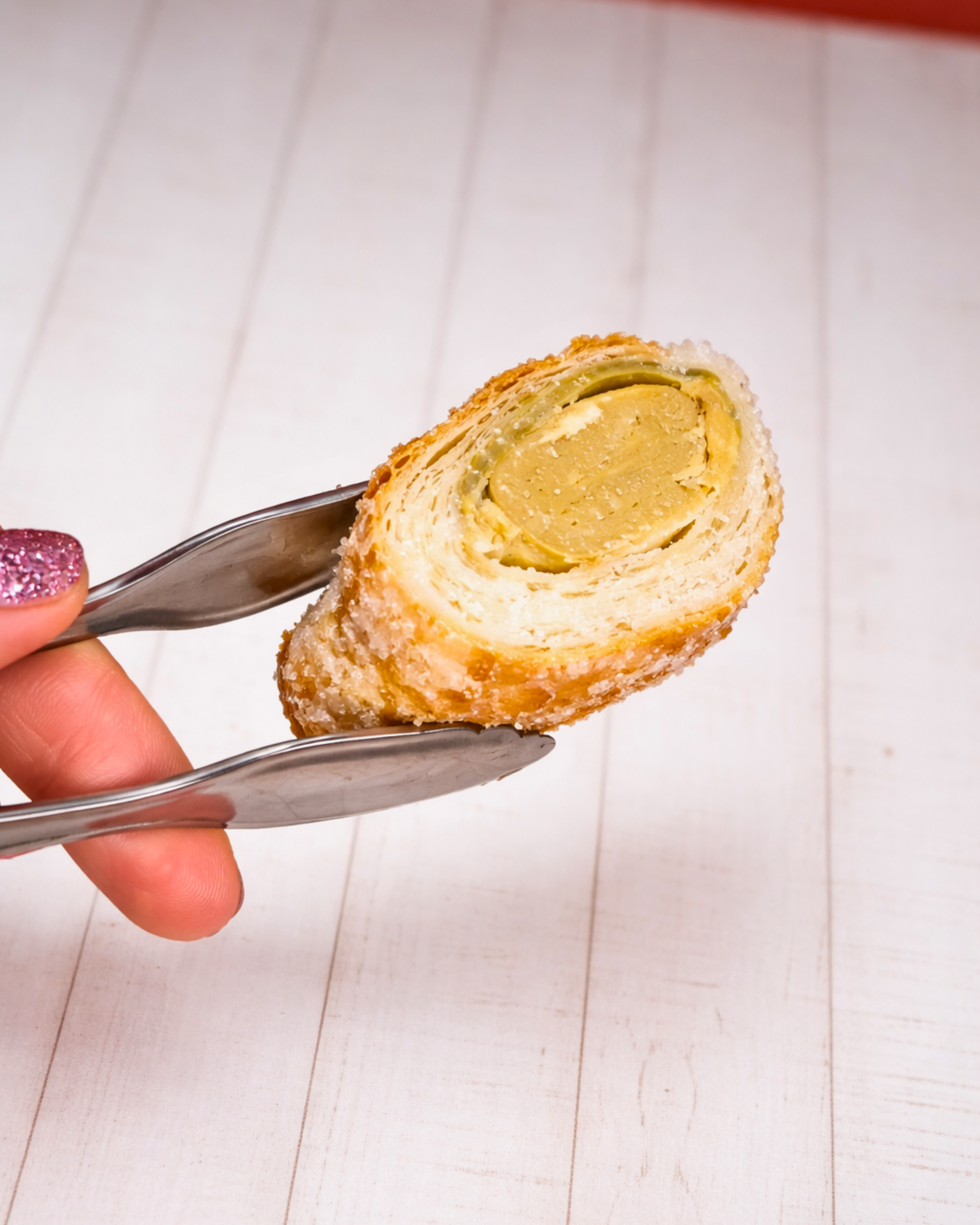 Cannolino Sfoglia Pistacho by Medri showing a delicate pistachio-flavored pastry with a flaky golden crust.