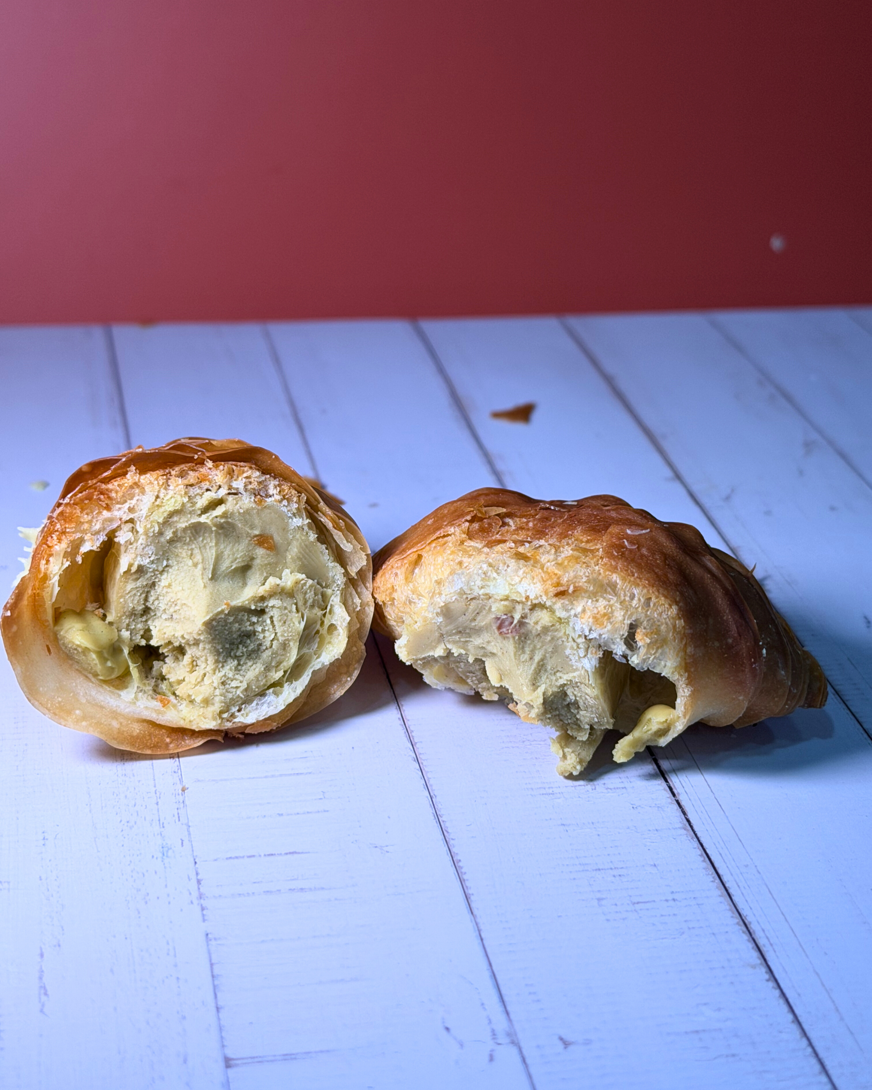 Medri Sfogliatella de Pistacho with flaky pastry shell filled with pistachio cream and topped with chopped pistachios.