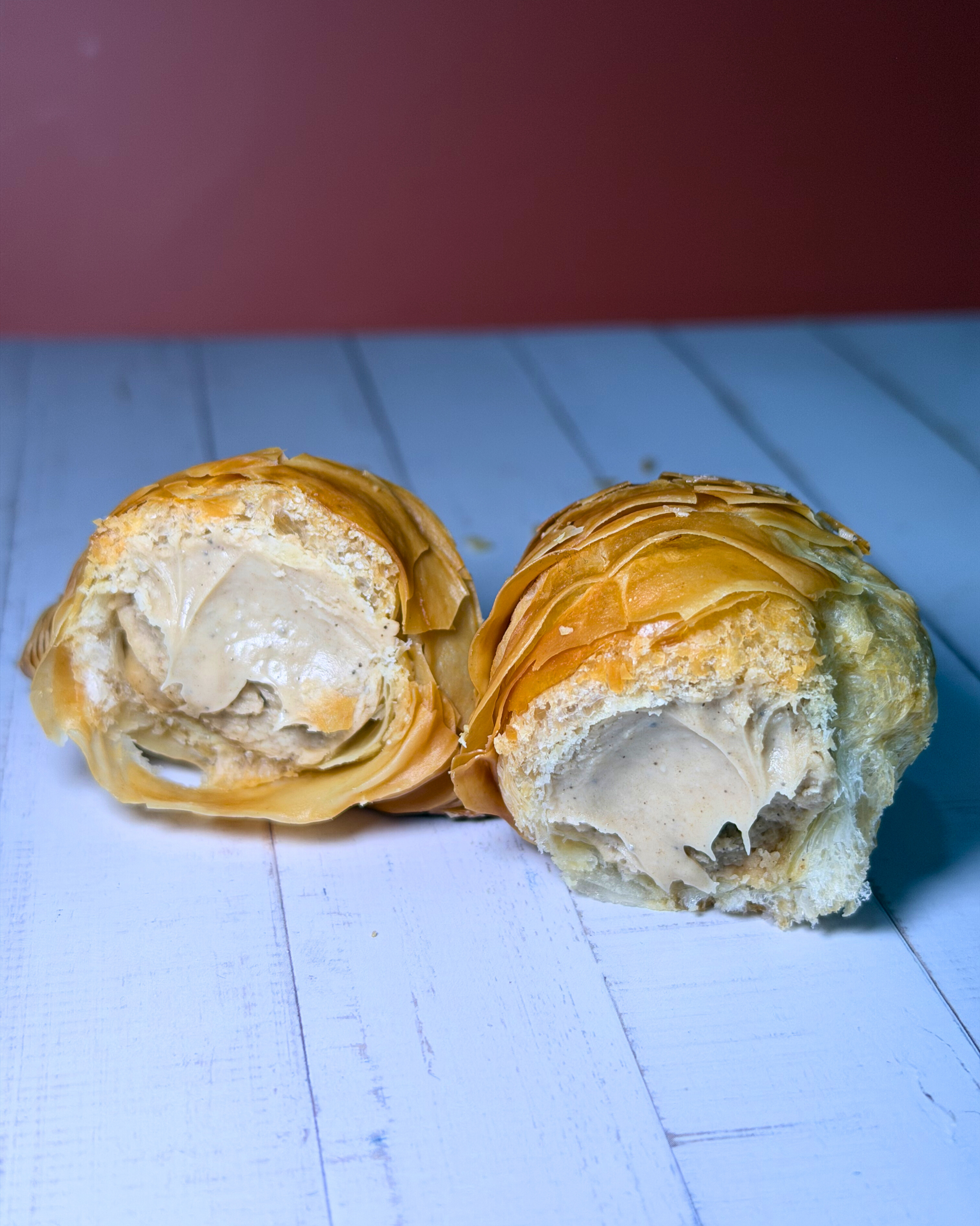 Medri Sfogliatella de Tiramisú pastry with layered, flaky crust and creamy tiramisú filling on a white plate.