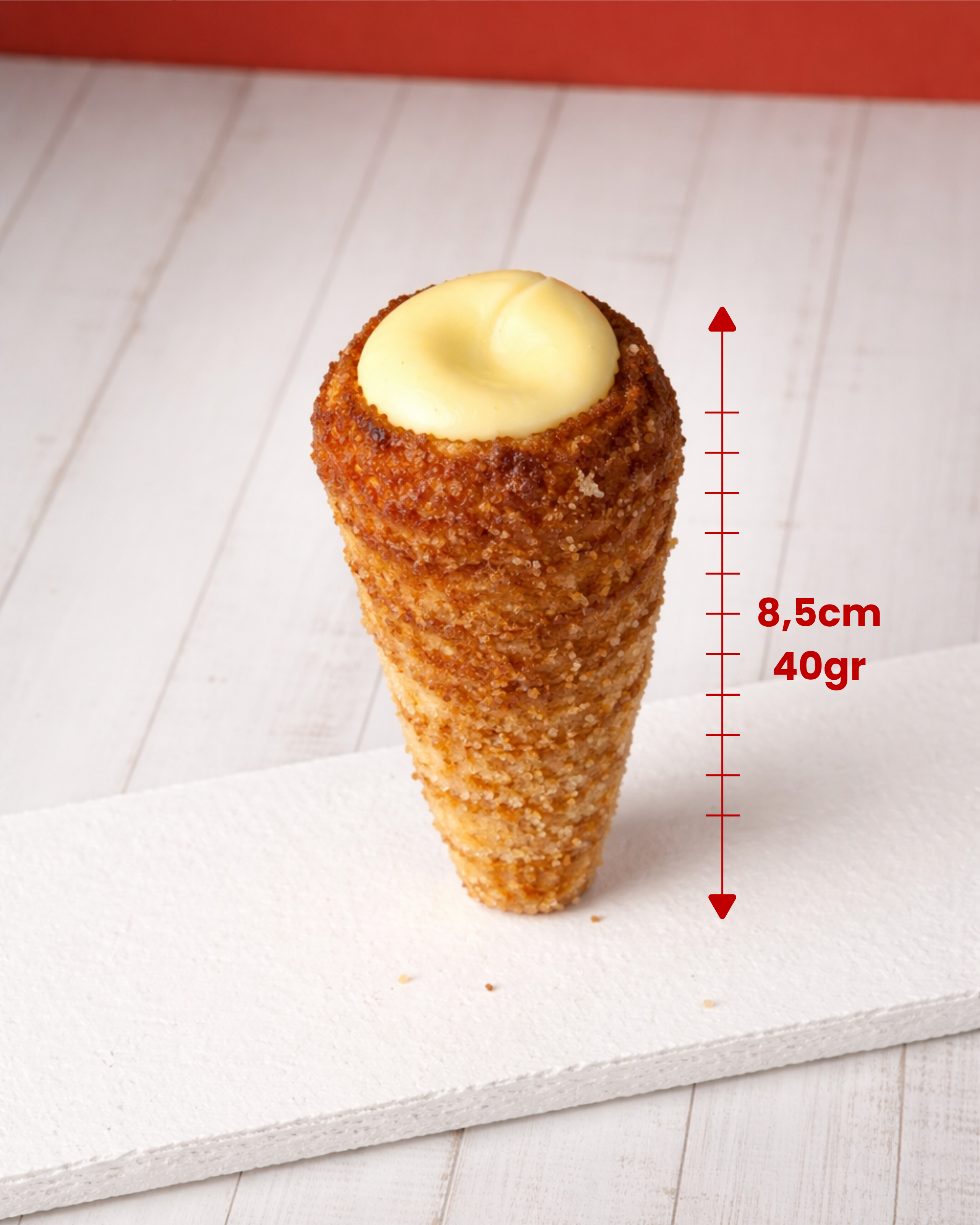 Cannolino Sfoglia Limón by Medri, lemon-flavored pastry with a flaky texture, shown in the image.