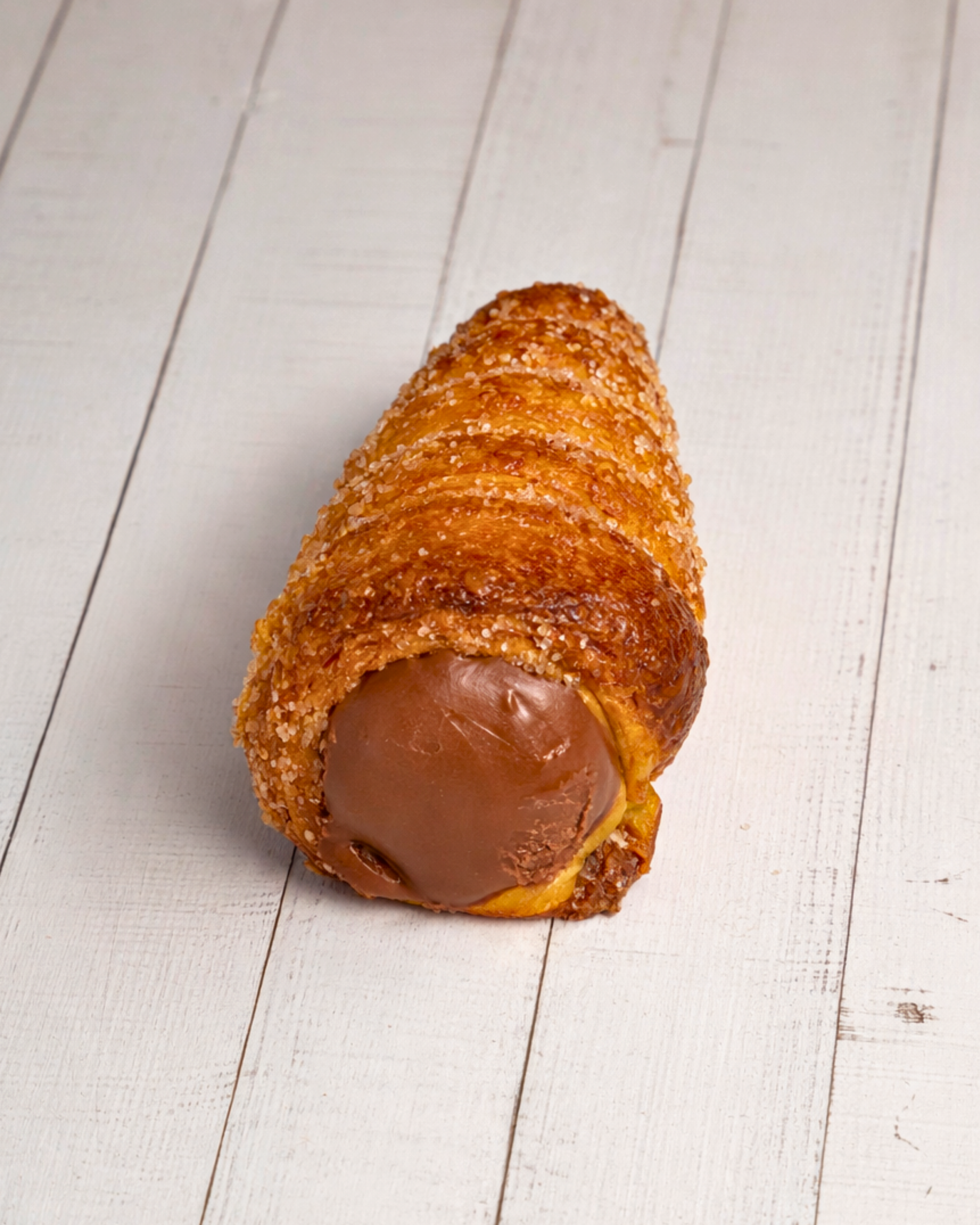 Medri Cannolino Sfoglia Chocolate, crispy pastry with chocolate filling, displayed in a close-up image with detailed texture.