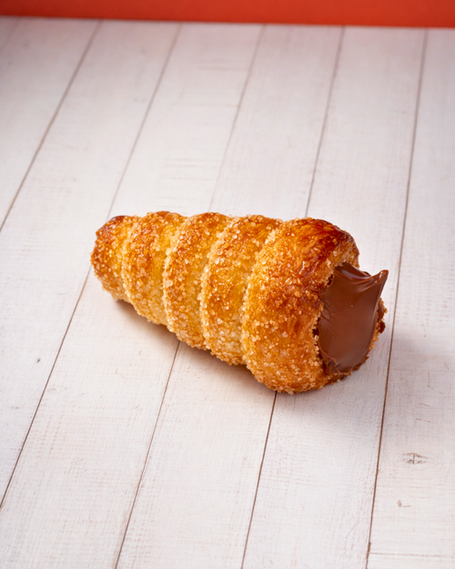 Medri Cannolino Sfoglia Chocolate, a delicate pastry with chocolate filling, displayed on a neutral background.