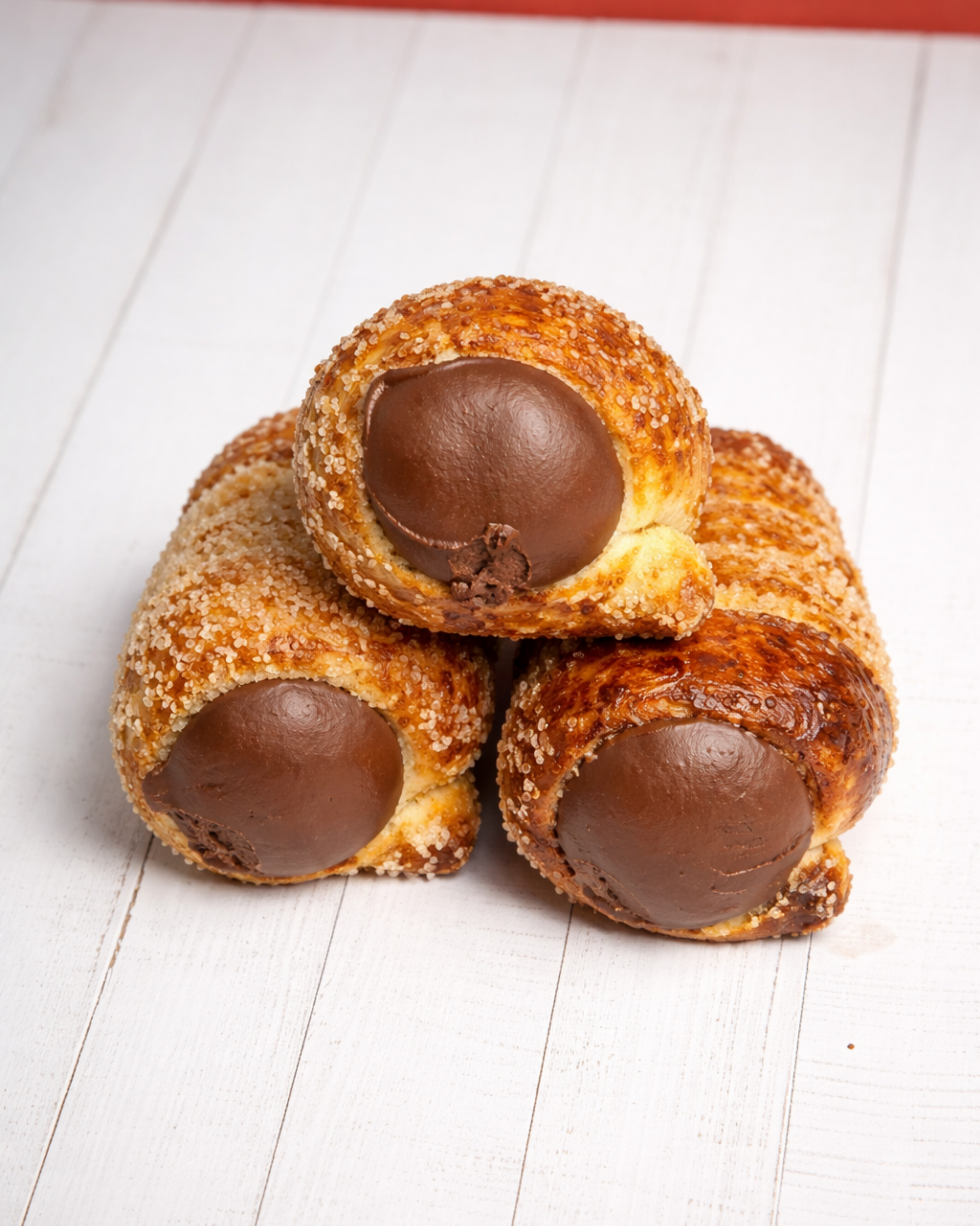 Medri Cannolino Sfoglia Chocolate, elegant chocolate pastry with layered flaky texture and rich chocolate filling.