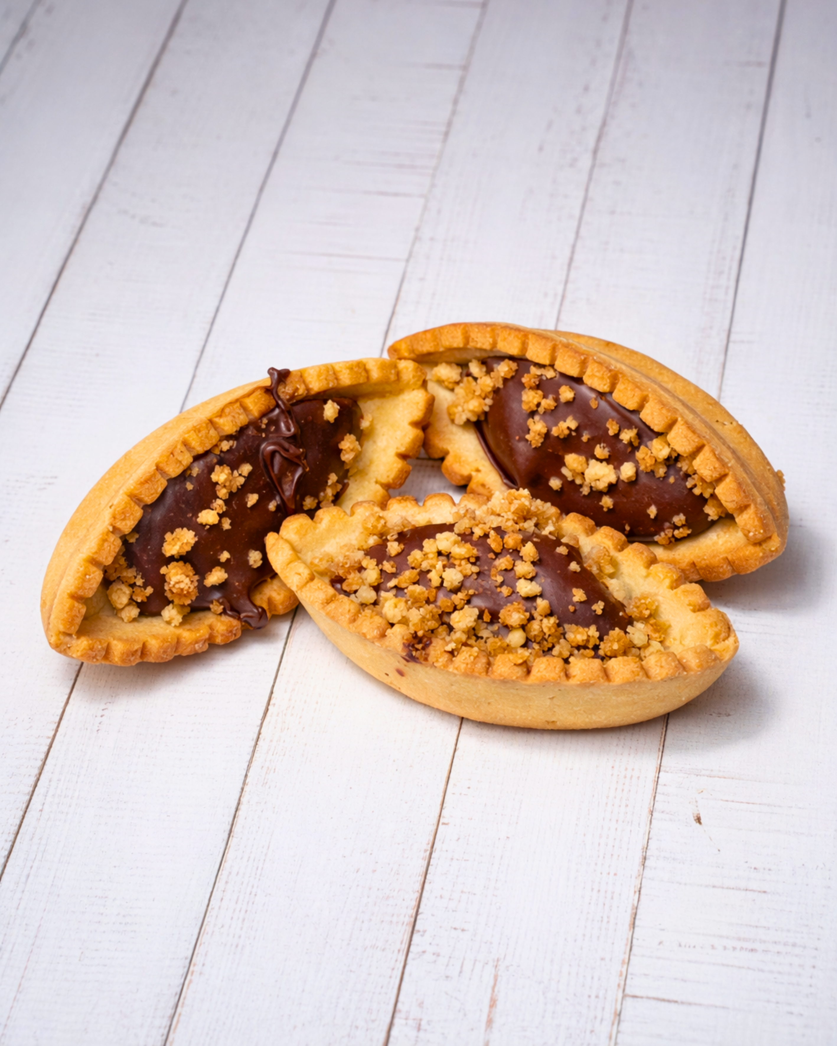 Medri Barchetta Choco chocolate box with elegant packaging and assorted chocolates displayed in a luxurious presentation.