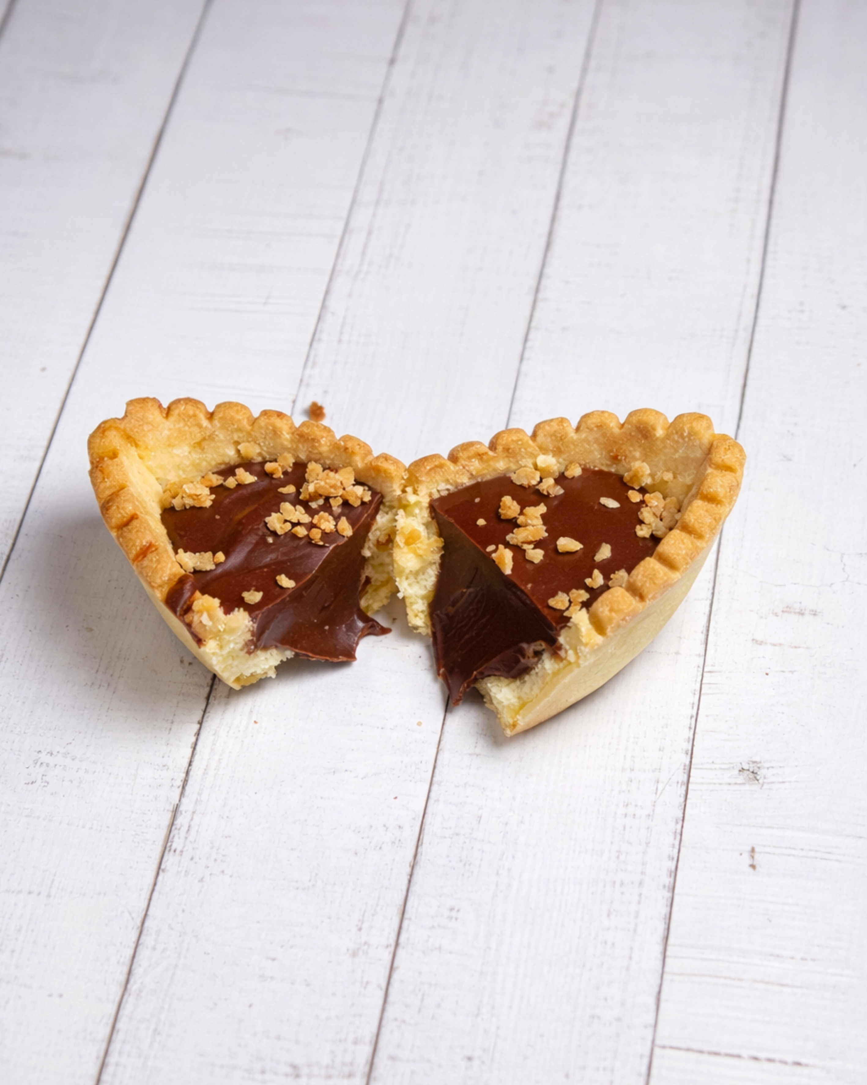 Medri Barchetta Choco handmade ceramic figurine with detailed chocolate boat design on a white background