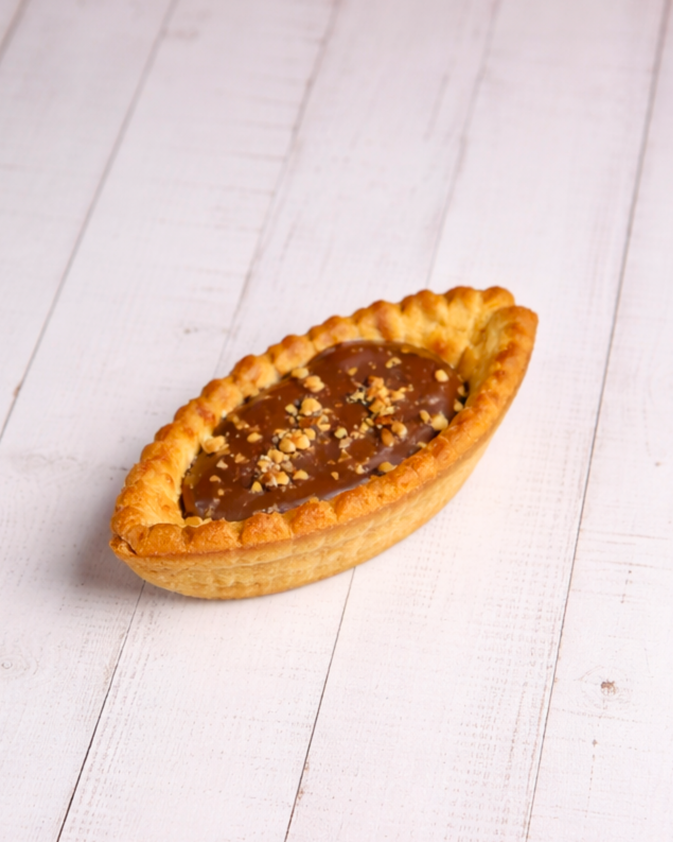 Medri Barchetta Choco chocolate bar with smooth, glossy chocolate coating and distinctive boat-shaped design.