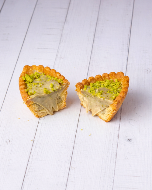 Medri Barchetta Pistacho, a pistachio-flavored confection with a decorative shell and creamy filling, shown in the image.