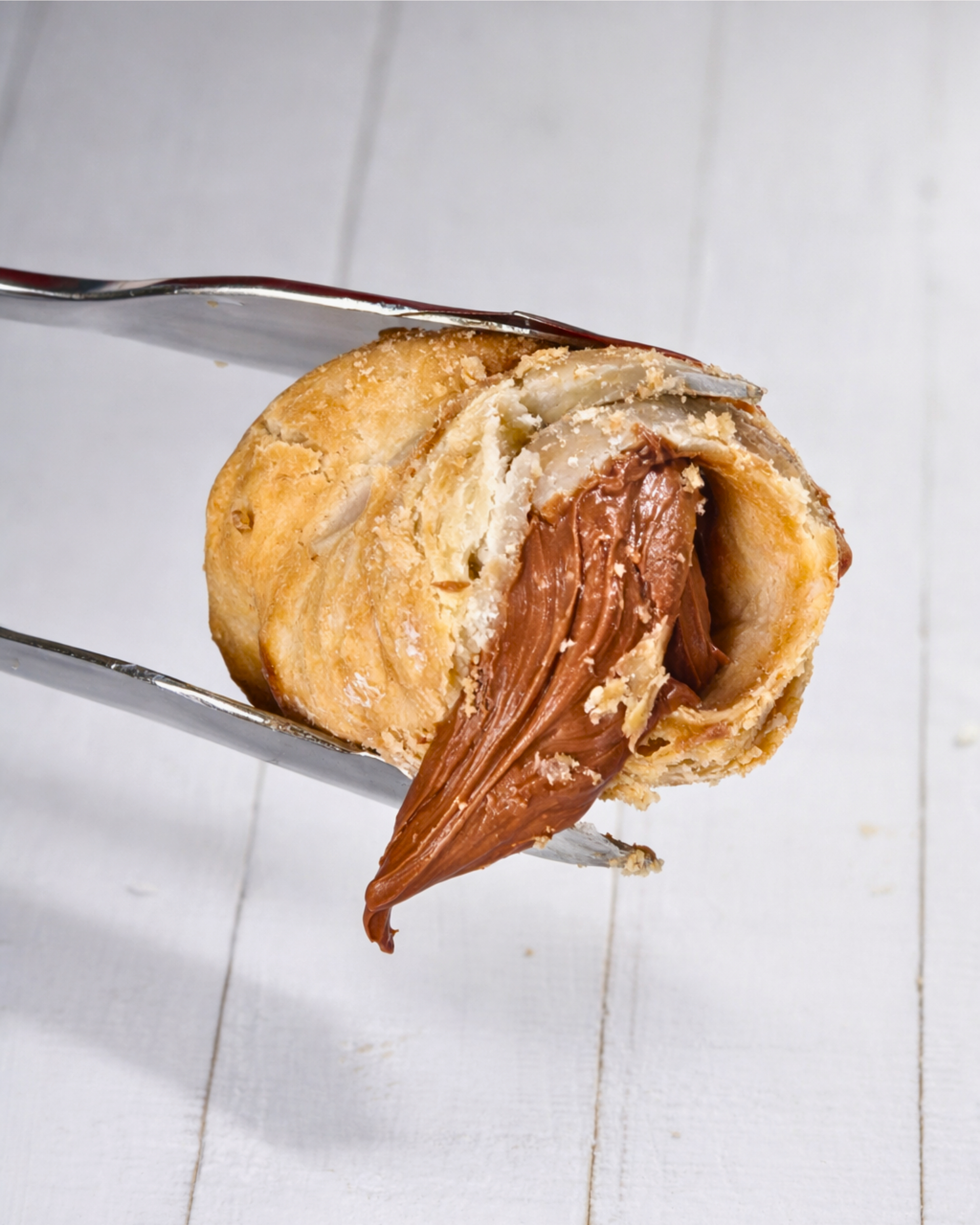 Medri Cannolino Siciliano chocolate, a luxurious Italian treat with rich, smooth chocolate filling and elegant presentation.