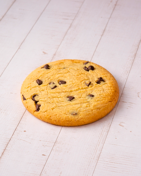 Chocolate cookies by Medri with a golden-brown crispy exterior and visible chocolate chips, perfect for snacking.