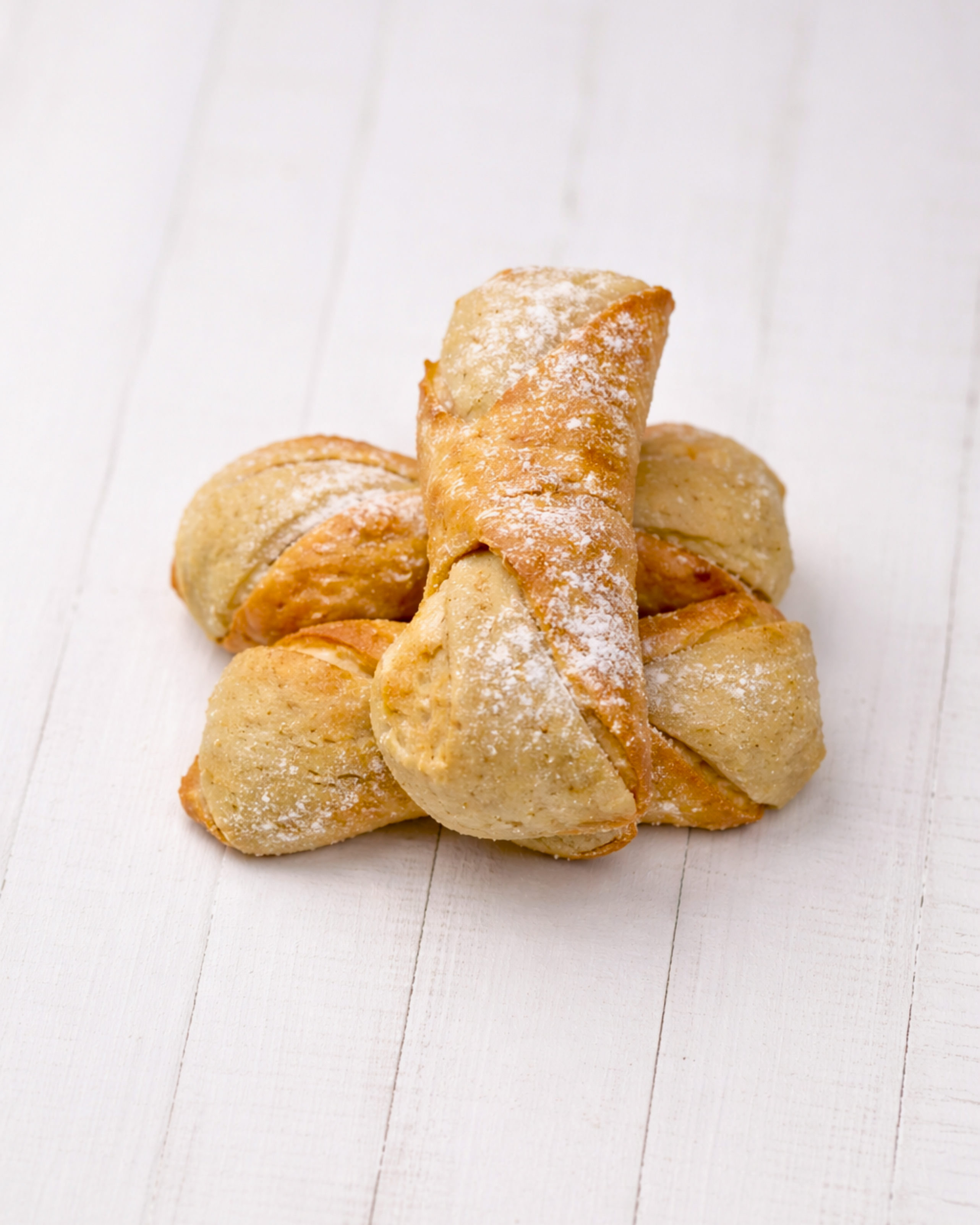 Cannolino Siciliano Pistacho by Medri, a sweet Italian treat featuring pistachio-flavored confection with a decorative coating.