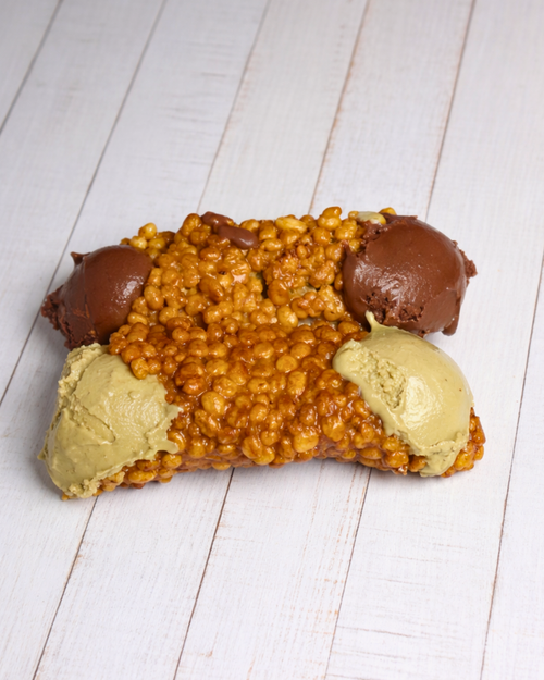 Medri Cannolino Croccanti Mix featuring crunchy Italian pastries with a golden-brown coating and assorted flavors in a clear container.