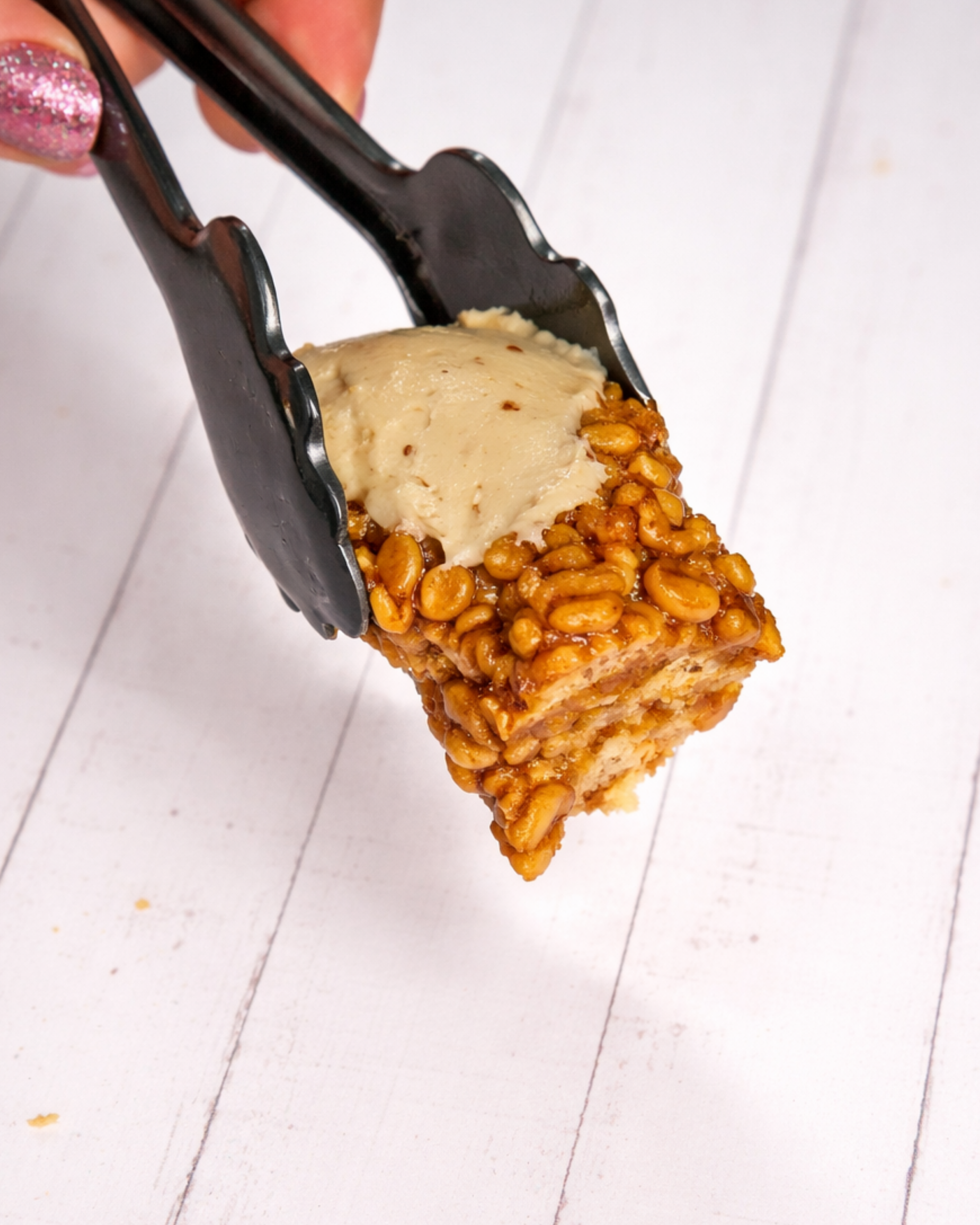 Medri Cannolino Croccanti Mix, crunchy snack with assorted nuts and cereals in a colorful package.