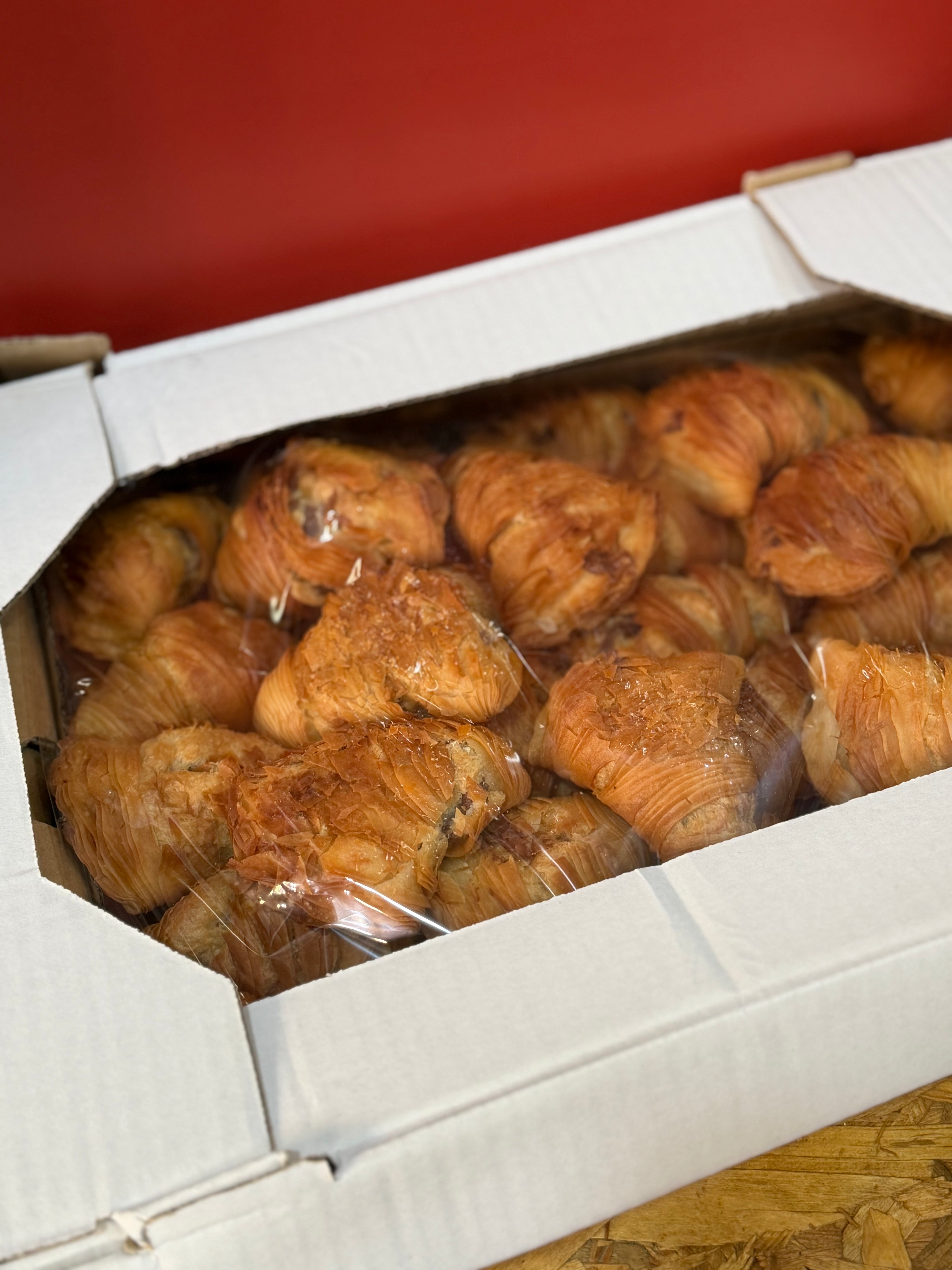 Assorted Medri Tiramisu Cafe starter pack with five boxes of assorted coffee products, displayed in a neat arrangement.