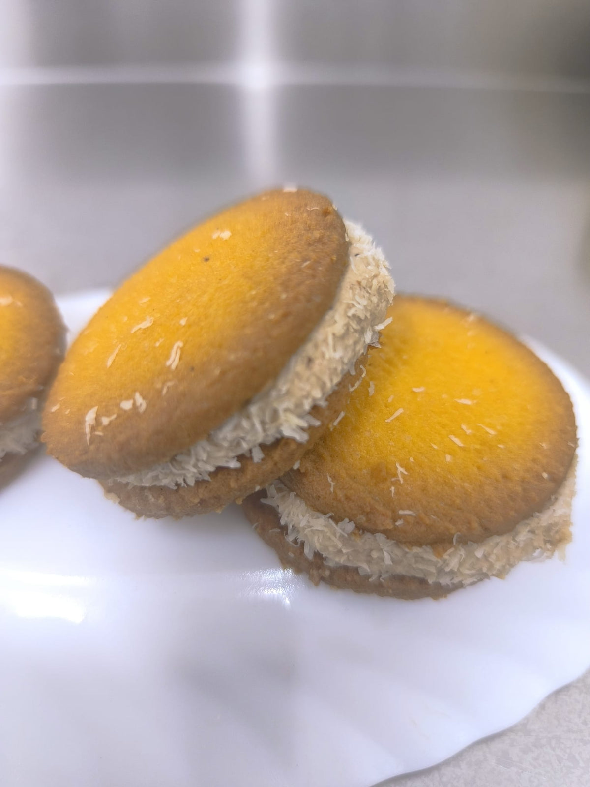 Medri caramel yo-yo resting on a wooden surface, showcasing its round shape and smooth caramel-colored finish.